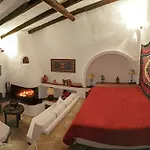 Ampelos Estate * Ακράτα