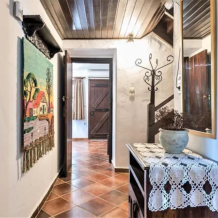 Ampelos Estate Ακράτα