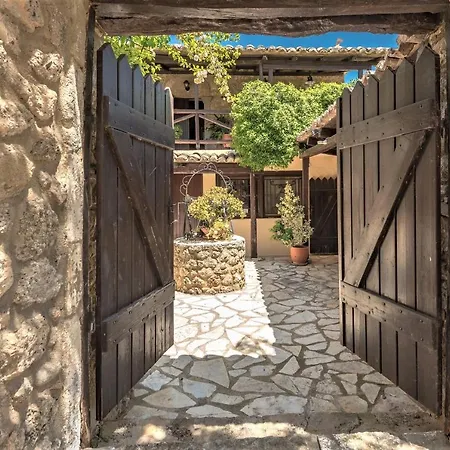 Ampelos Estate * אקרטה