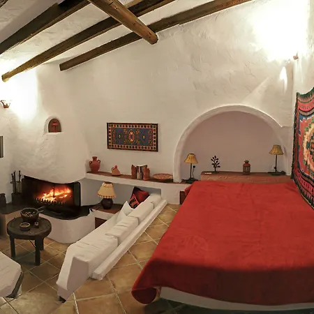 Ampelos Estate * Akrata