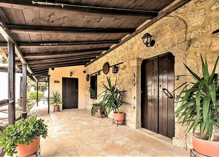 Дом отдыха Ampelos Estate