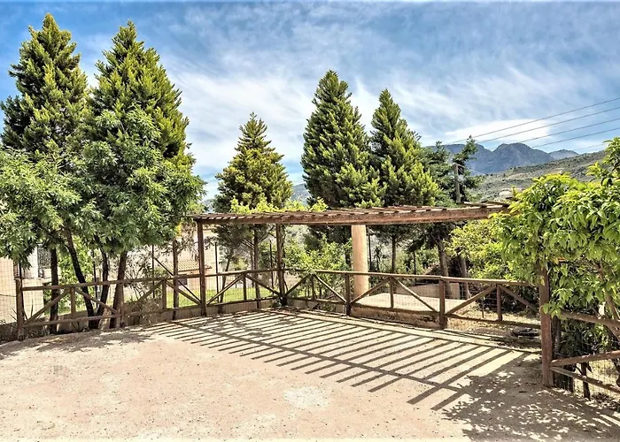 Дом отдыха Ampelos Estate