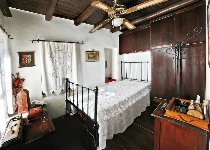 Ampelos Estate Акрата