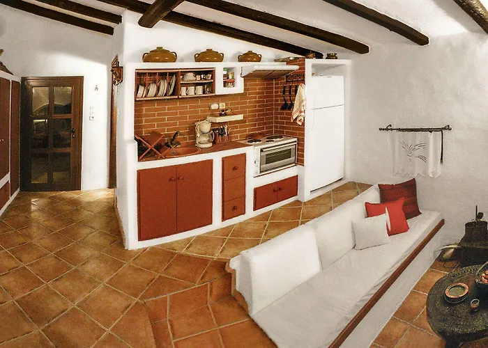 Ampelos Estate Акрата